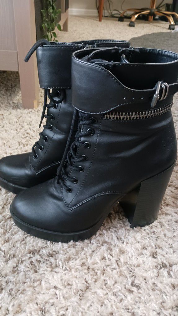 Forever 21 BLACK OVER THE ANKLE BOOTS