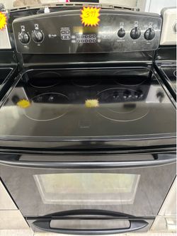 black GE electric stove