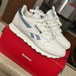 Brand-New Reebox  Size 2 Youth