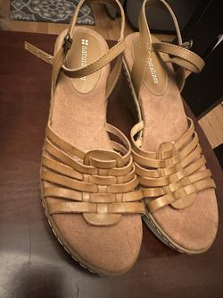 Like New Condition Size 7.5 Leather Naturalized Shoes 