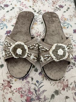 Elegant Beaded Alpombra Women's Slide Sandals