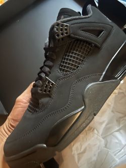 Black Cat Jordan 4