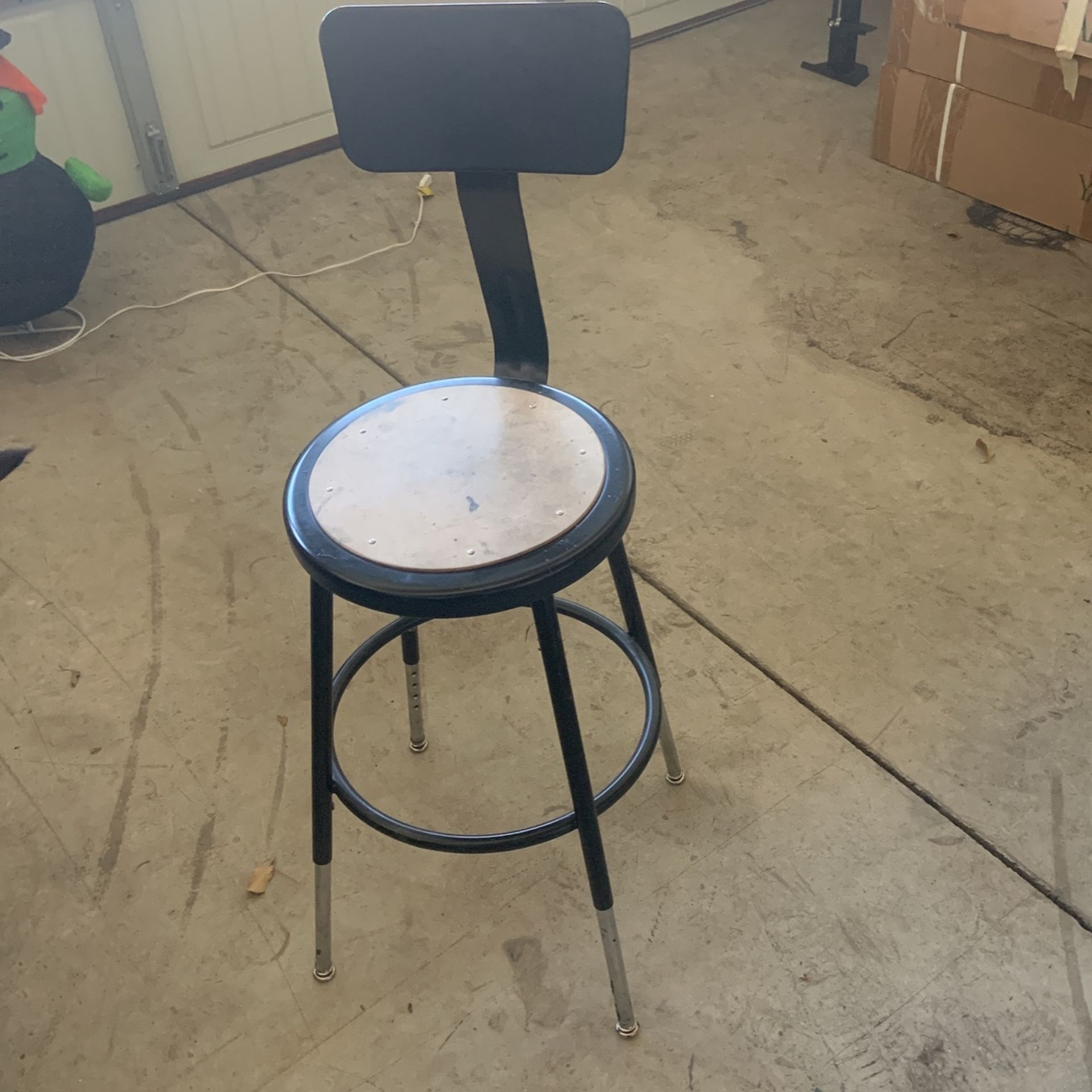 3 Adjustable Stools