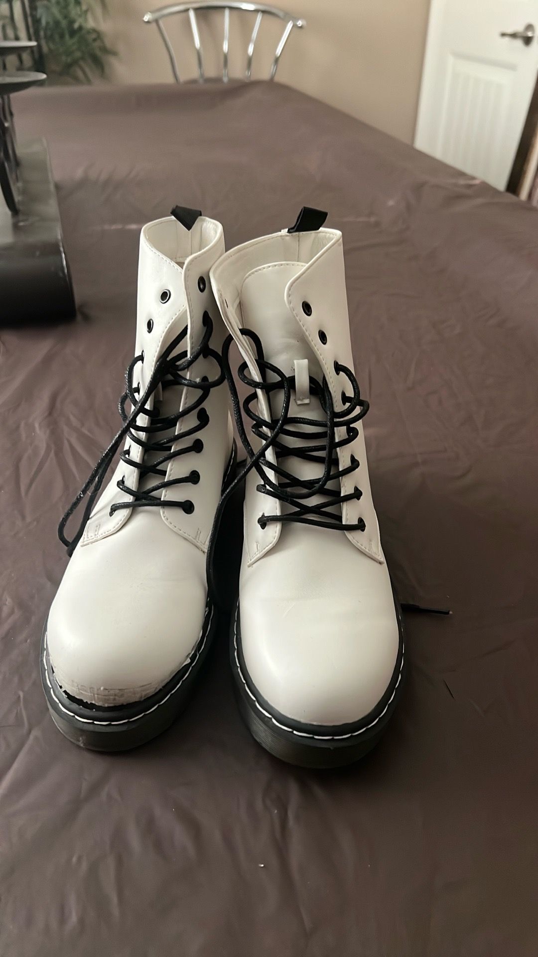 Women’s size 7 shoes