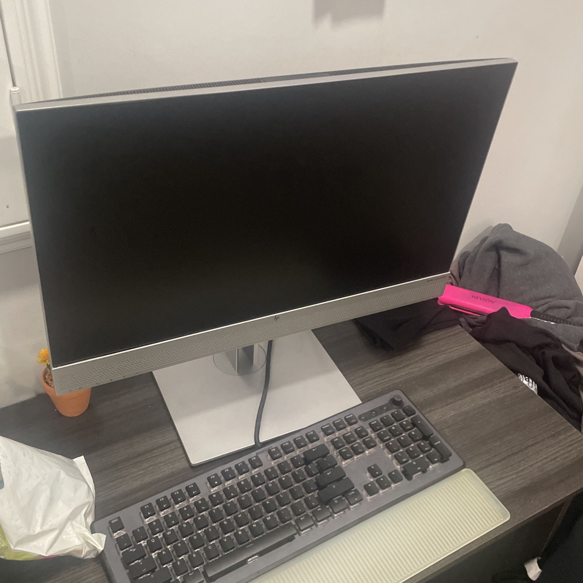 Monitor Keyboard To Keyboard Lights Out The Monitors 200 And I’m Giving It For 100 It Works