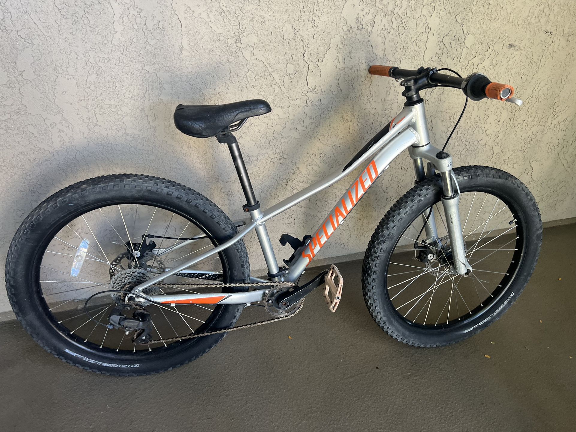 Specialized Rockhopper. Bike. Tires Size 24. 
