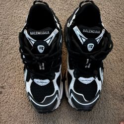 Balenciaga Runner Black And White 