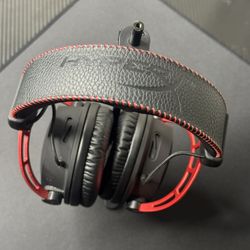 HyperX Streaming Bundle – QuadCast S RGB Mic + Cloud Alpha Wireless Headset