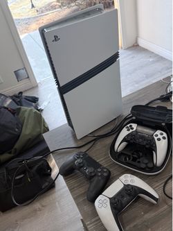 Playstation 5 pro and controllers