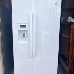 White Side By Side Refrigerator DELIVERY AVAILABLE 🚚