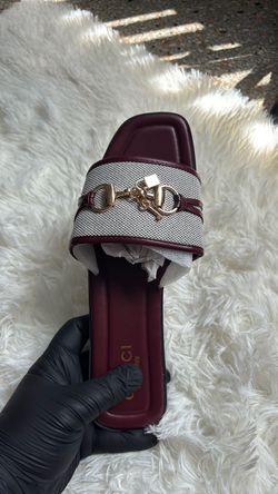 Slides sandals