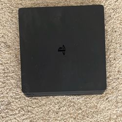 PS4 Slim 