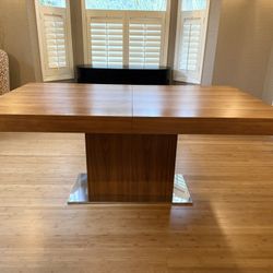 Modern Extendable Dining Table (70”–98”) – Wood + Metal Base