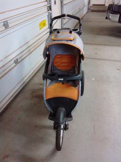 JEEP RUNNING STROLLER 3 WHEELS Orange for Sale in Gilbert, AZ - OfferUp