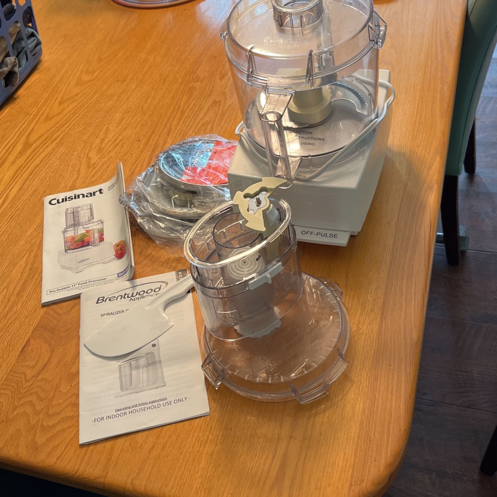 Cuisinart Food Processor NEW Never Used Once