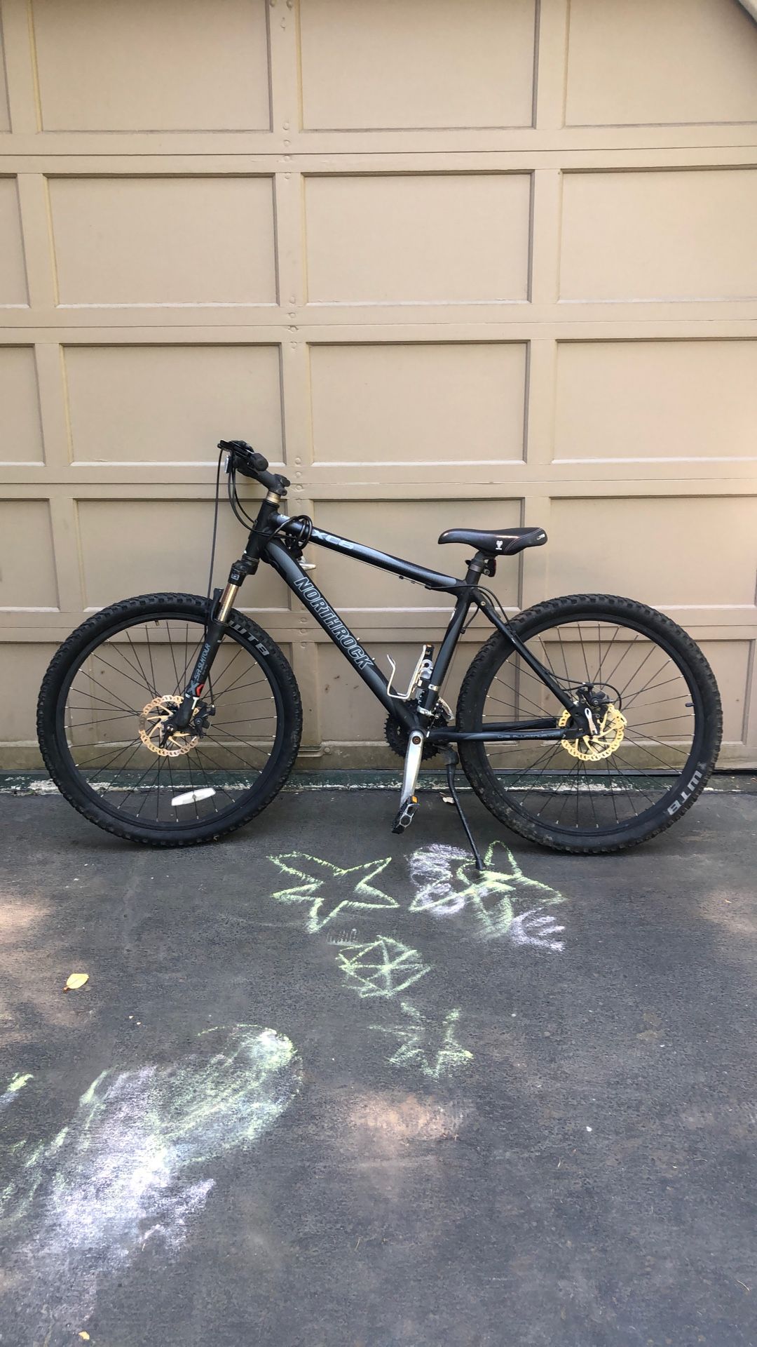 XC6 North rock Bike (BROKEN CHAIN)