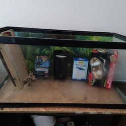 40 Gallon Turtle 🐢 Tank For $75  Includes Lights,Filter Pump,Heater,Ramp,Filters N Some Turtle Food 