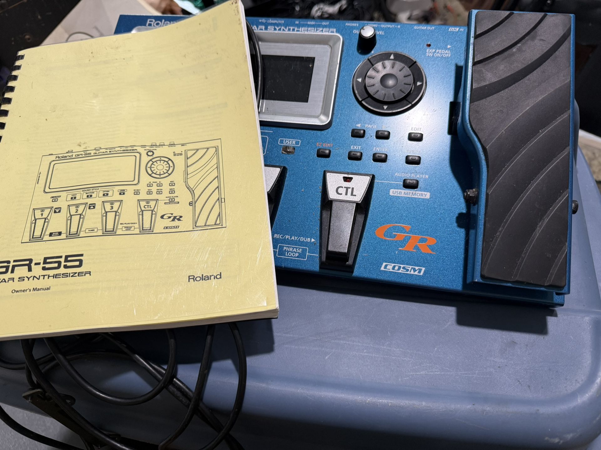 Roland GR55 W/ Gpk Pickup And Manual