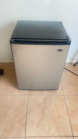 Sanyo Mini Fridge