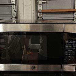 GE 1.1 Cu Ft Mid Size Microwave 