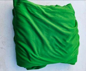 Telas verdes para carpa 20x30 de 12 yardas $14 cada una