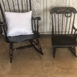 2 Rocking Chairs 