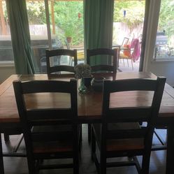 Dining Room Table & Chairs Set