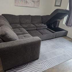 Gray U Shaped Large Sectional Couch Witg Storafe And Pull Out Sofa Bed! Great Condition!