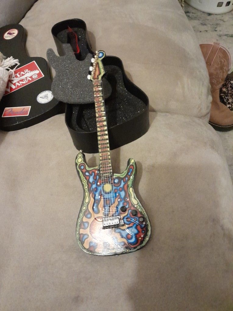 Guitar Mania 10.5 Inch