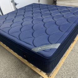 DreamCloud Luxe Hybrid King Mattress