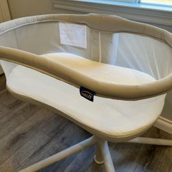 HALO BassiNest Soothing Swivel Sleeper 3.0 baby bassinet.