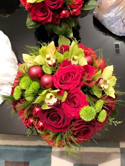 Christmas fresh flowers center pieces