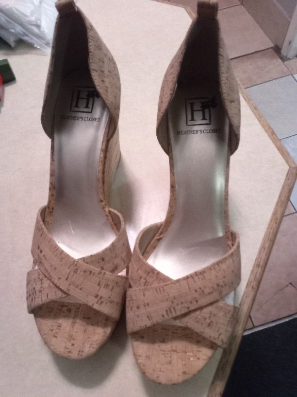 Heathers Closet Tan Wedge Sandals 8 /9?