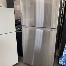 Samsung Top- Freezer Refrigerator ( Semi New )