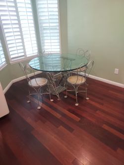 Singer sowing stand /kitchen table