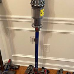 Dyson v10 cyclone cordless stick vacuum