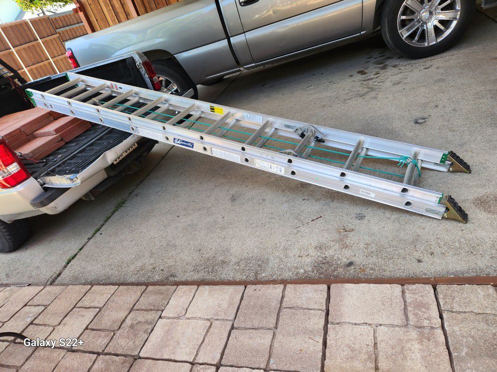 Louisville 20ft Aluminum Extensión New Ladder 