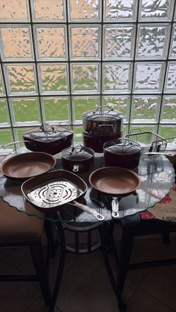 Pots and pans set