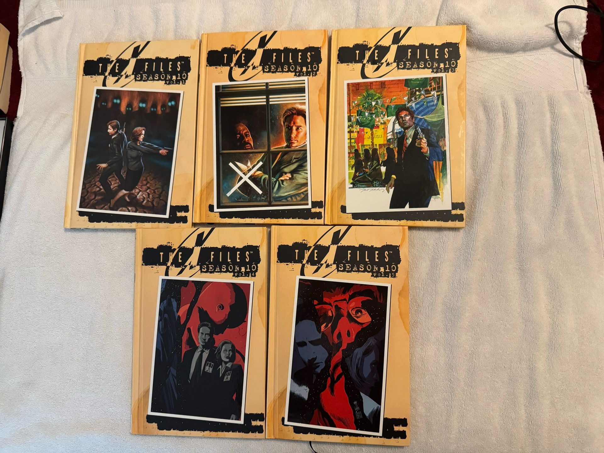 The X Files Season 10 Volumes 1-5 Hardcover Comic Books Rare