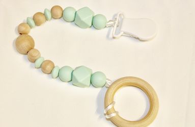 Pacifier clip