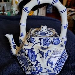 Vintage Porcelain Oriental Tea Pot
