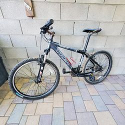 Trek Bike 4500  26" 