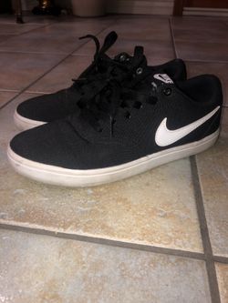 Men’s Nike SB Charge Sneakers