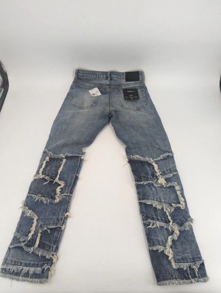 Forever 21 men jeans size 32 the pair in the picture is a 29 I have the same pair size 32