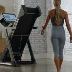 New ProForm Pro 9000 Smart Treadmill With 22" Pivot HD Touchscreen