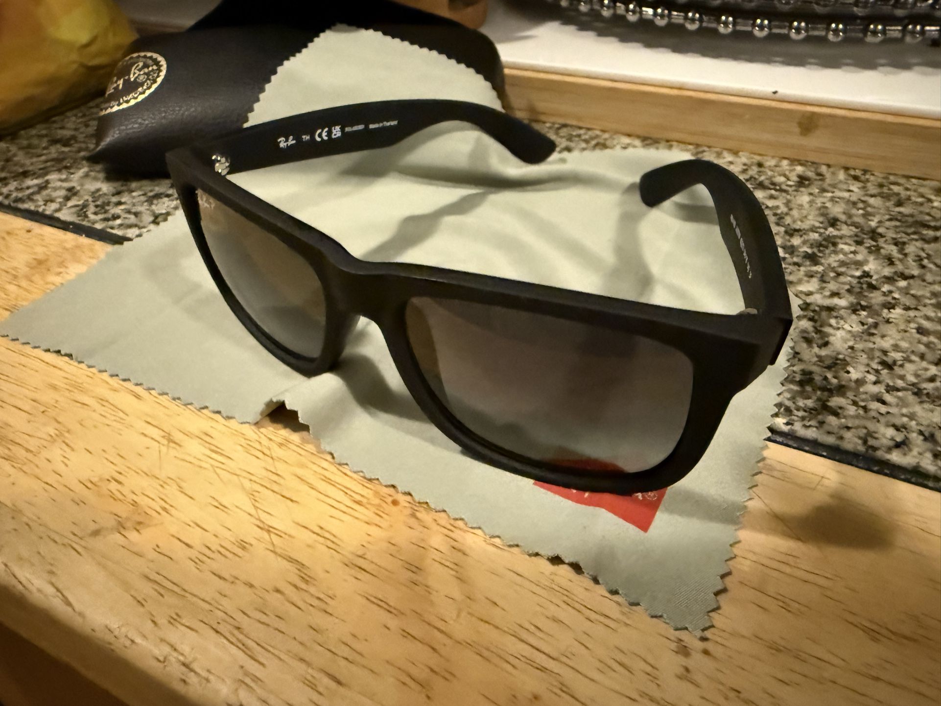 Brand New Ray-Ban Sunglasses W/receipt