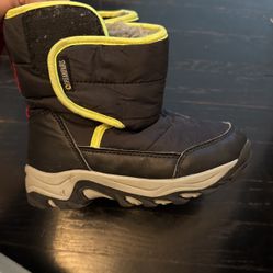 Youth Snow Boots Size 12