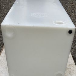 32 Gallon Fresh Water Tank In Excellent Condition.