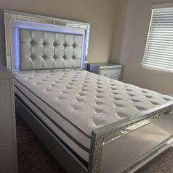 Queen 3 Piece Girls Bedroom Set - Mattress Included