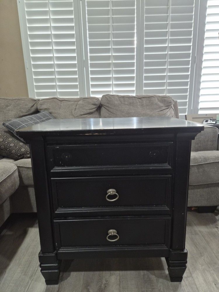 Dresser With Mirror & Nightstand